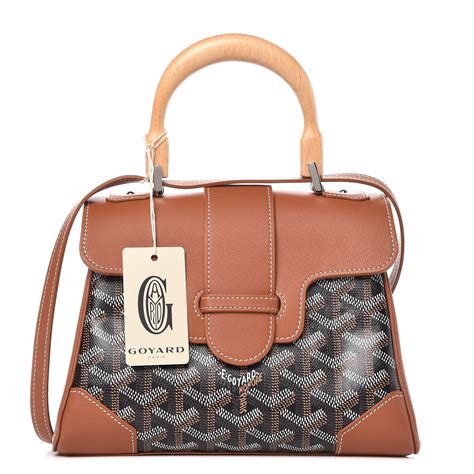In this structured, miniature format, the Sa&239;gon bag can be worn with or without a strap for a chic and elegant style. . Goyard saigon mini